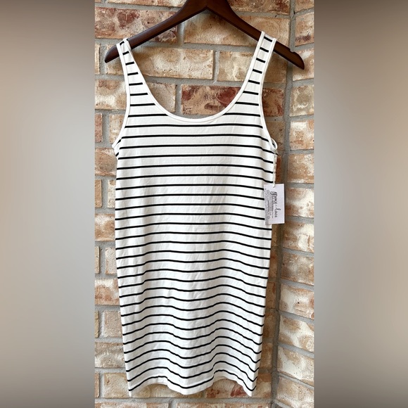 NEW- GRACE & LACE SHORT SLEEVE TANK TOP / ONE SIZE - Picture 2 of 9